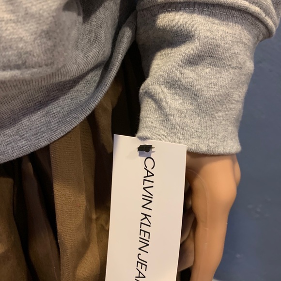 Calvin Klein Sweater - Picture 5 of 7